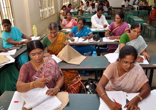 பொதுத்தேர்வு விடைத்தாள்களை திருத்துவதில் ஆசிரியர்கள் கடுமை காட்டக் கூடாது – பள்ளிக்கல்வித்துறை அறிவுறுத்தல்!