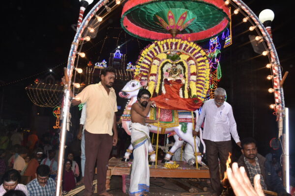 திருவண்ணாமலை கார்த்திகை தீபத் திருவிழா – சண்டிகேஸ்வரர் உற்சவம்!