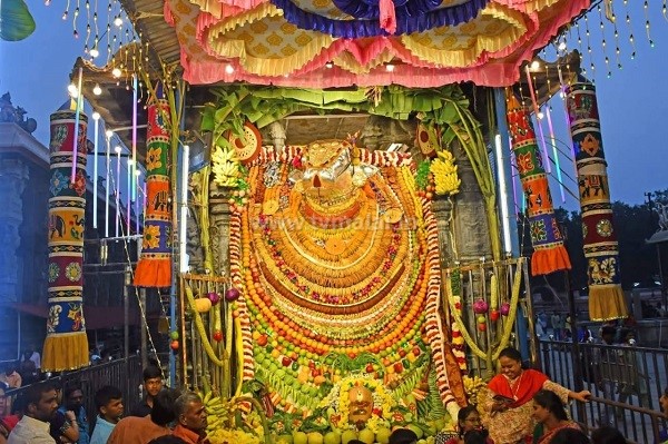 அண்ணாமலையார் கோவிலில் மாட்டுப்பொங்கலை முன்னிட்டு பெரிய நந்தி பகவானுக்கு சிறப்பு அலங்காரம்!